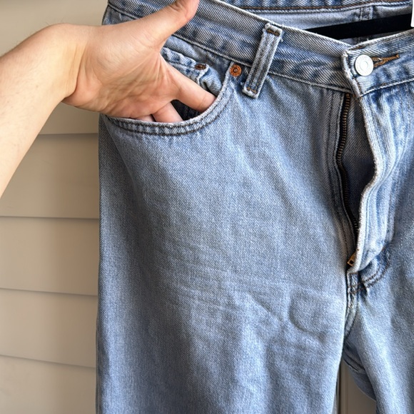 Vintage Distressed Levi’s 550 Jeans! 🩵 - Picture 3 of 6